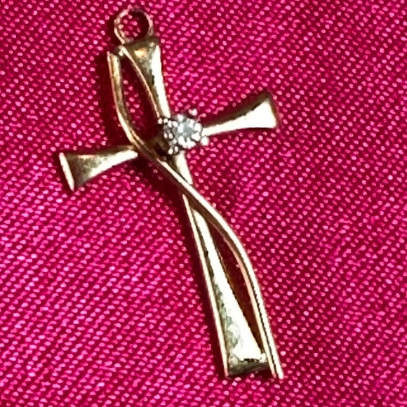Solid 10K Yellow Gold Natural
Diamond
Accent Cross Religious
Pendant - Picture 1 of 8